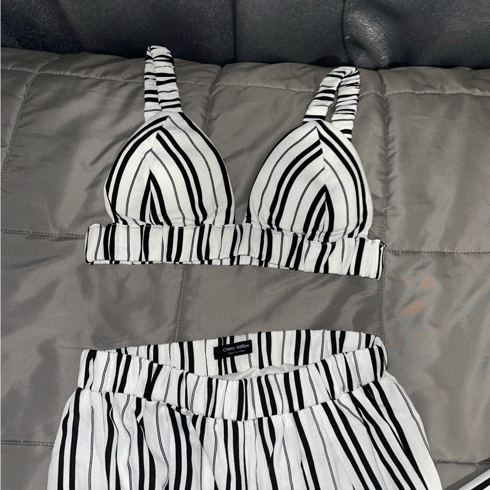 2 Piece Pants Set - Picture 3 of 3
